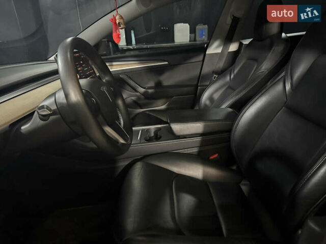 Черный Тесла Модель 3, объемом двигателя 0 л и пробегом 96 тыс. км за 22200 $, фото 8 на Automoto.ua