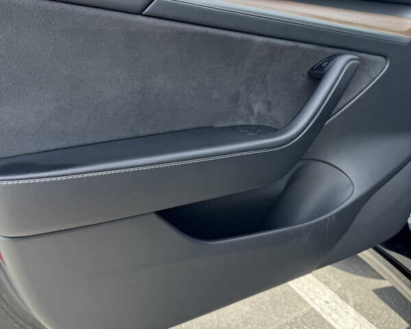 Черный Тесла Модель 3, объемом двигателя 0 л и пробегом 56 тыс. км за 18300 $, фото 18 на Automoto.ua