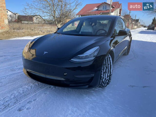 Чорний Тесла Модель 3, об'ємом двигуна 0 л та пробігом 40 тис. км за 18500 $, фото 4 на Automoto.ua