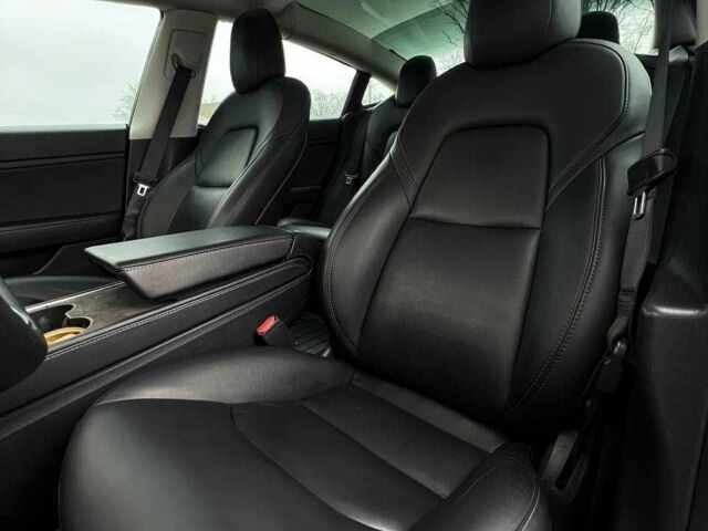 Черный Тесла Модель 3, объемом двигателя 0 л и пробегом 40 тыс. км за 22990 $, фото 13 на Automoto.ua