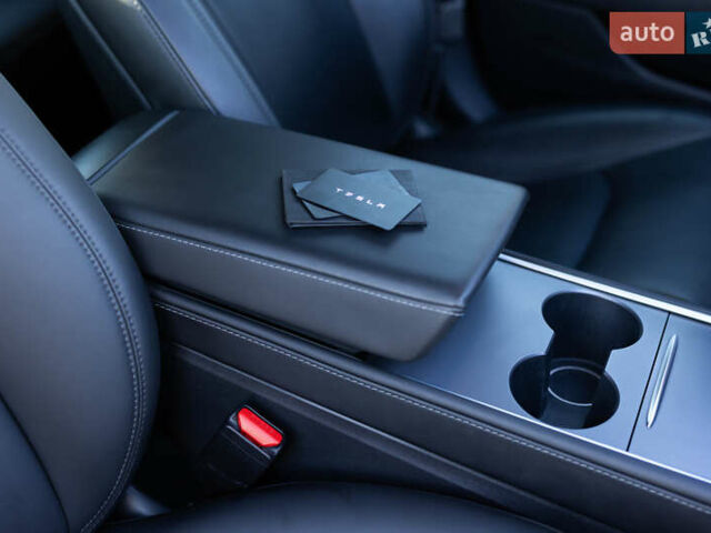 Черный Тесла Модель 3, объемом двигателя 0 л и пробегом 37 тыс. км за 25300 $, фото 8 на Automoto.ua