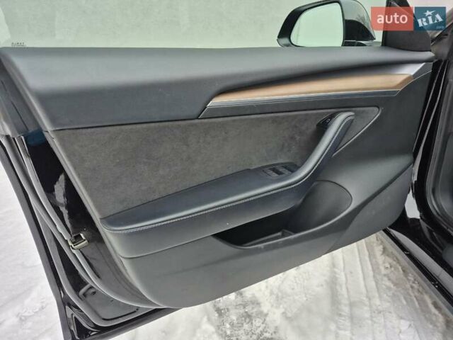 Черный Тесла Модель 3, объемом двигателя 0 л и пробегом 65 тыс. км за 24999 $, фото 22 на Automoto.ua