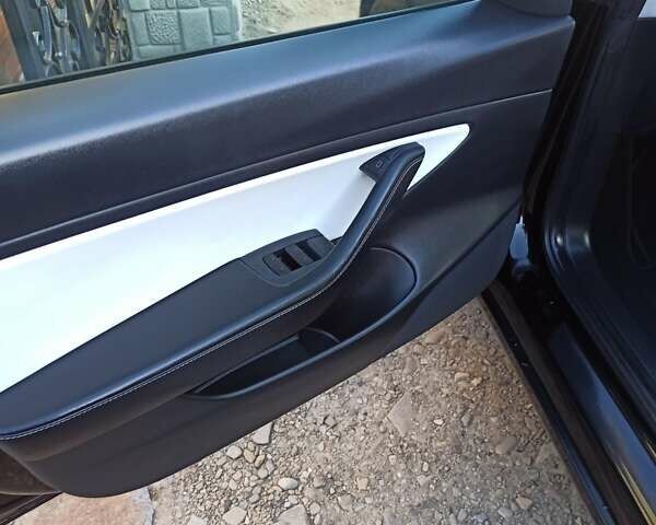 Чорний Тесла Модель 3, об'ємом двигуна 0 л та пробігом 89 тис. км за 19800 $, фото 14 на Automoto.ua