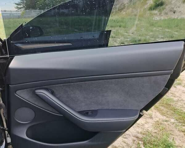 Чорний Тесла Модель 3, об'ємом двигуна 0 л та пробігом 77 тис. км за 16700 $, фото 12 на Automoto.ua