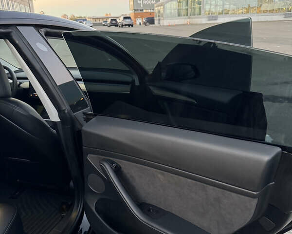 Черный Тесла Модель 3, объемом двигателя 0 л и пробегом 90 тыс. км за 24000 $, фото 16 на Automoto.ua