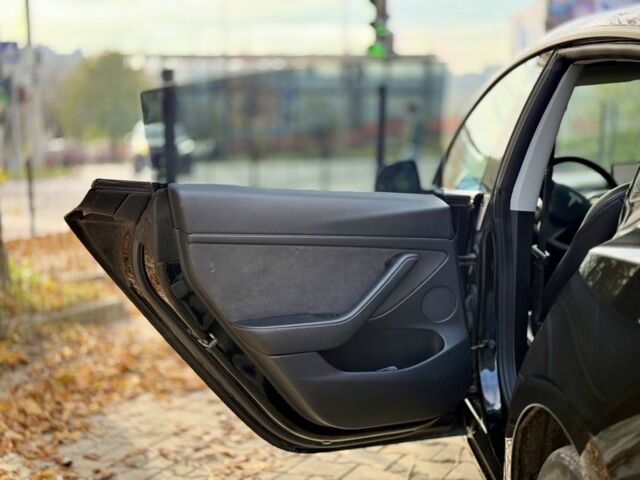 Чорний Тесла Модель 3, об'ємом двигуна 0 л та пробігом 81 тис. км за 19999 $, фото 15 на Automoto.ua