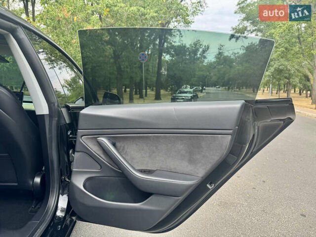 Чорний Тесла Модель 3, об'ємом двигуна 0 л та пробігом 82 тис. км за 19999 $, фото 22 на Automoto.ua