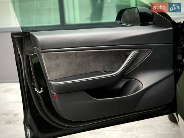 Тесла Модель 3 2021 у Києві на Automoto.ua Чорний Тесла Модель 3, об'ємом двигуна 0 л та пробігом 40 тис. км за 22990 $, фото 24 на Automoto.ua