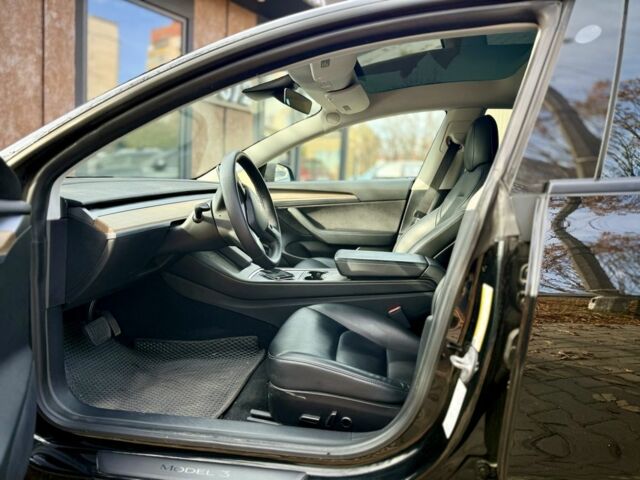 Чорний Тесла Модель 3, об'ємом двигуна 0 л та пробігом 81 тис. км за 19999 $, фото 13 на Automoto.ua