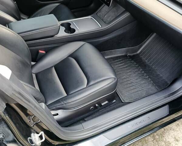 Чорний Тесла Модель 3, об'ємом двигуна 0 л та пробігом 77 тис. км за 16700 $, фото 16 на Automoto.ua