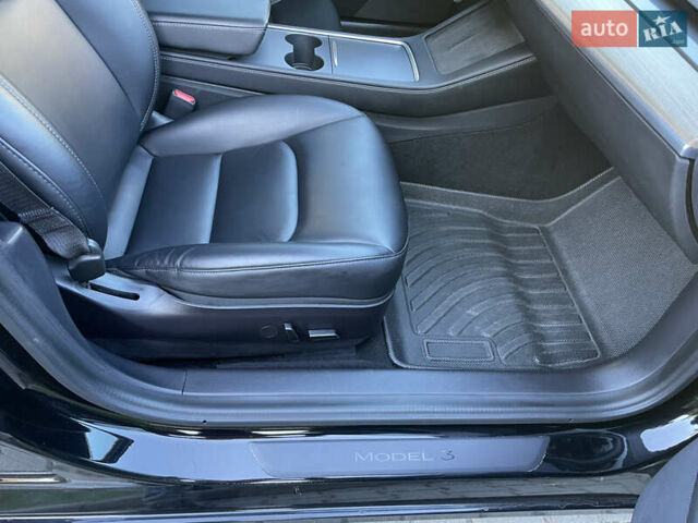 Чорний Тесла Модель 3, об'ємом двигуна 0 л та пробігом 68 тис. км за 21200 $, фото 20 на Automoto.ua