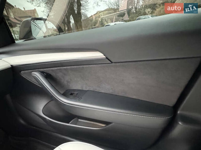 Чорний Тесла Модель 3, об'ємом двигуна 0 л та пробігом 90 тис. км за 20700 $, фото 19 на Automoto.ua