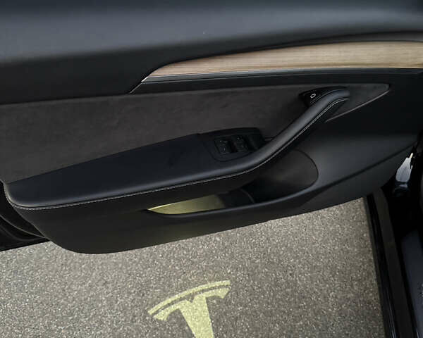 Черный Тесла Модель 3, объемом двигателя 0 л и пробегом 90 тыс. км за 24000 $, фото 13 на Automoto.ua