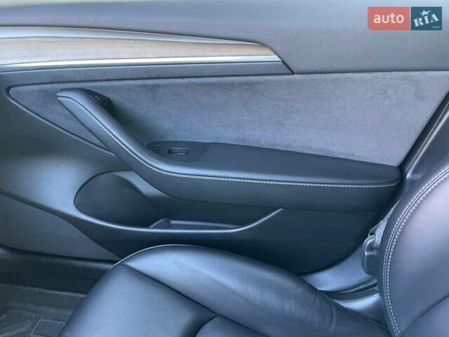 Чорний Тесла Модель 3, об'ємом двигуна 0 л та пробігом 68 тис. км за 21200 $, фото 12 на Automoto.ua