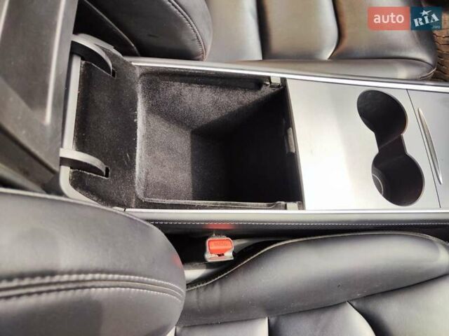Чорний Тесла Модель 3, об'ємом двигуна 0 л та пробігом 120 тис. км за 17480 $, фото 9 на Automoto.ua
