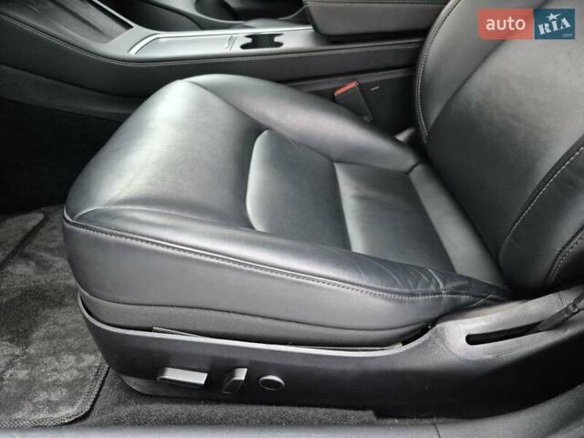 Черный Тесла Модель 3, объемом двигателя 0 л и пробегом 65 тыс. км за 24999 $, фото 20 на Automoto.ua