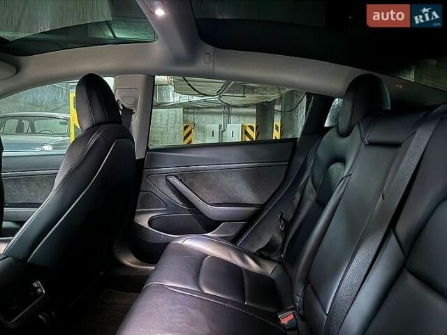 Черный Тесла Модель 3, объемом двигателя 0 л и пробегом 76 тыс. км за 14500 $, фото 4 на Automoto.ua