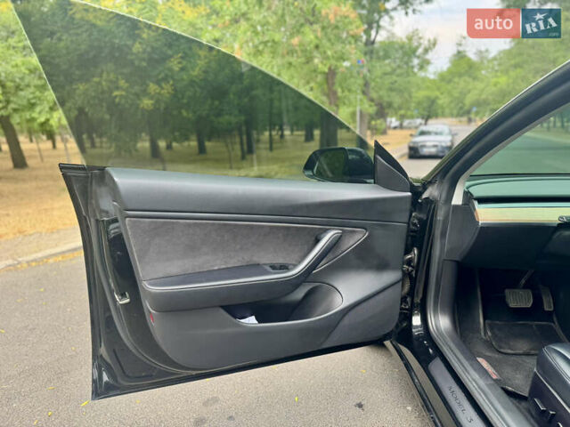 Чорний Тесла Модель 3, об'ємом двигуна 0 л та пробігом 82 тис. км за 19999 $, фото 24 на Automoto.ua