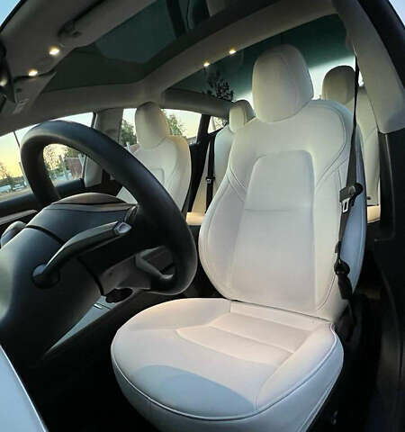 Чорний Тесла Модель 3, об'ємом двигуна 0 л та пробігом 126 тис. км за 23999 $, фото 6 на Automoto.ua