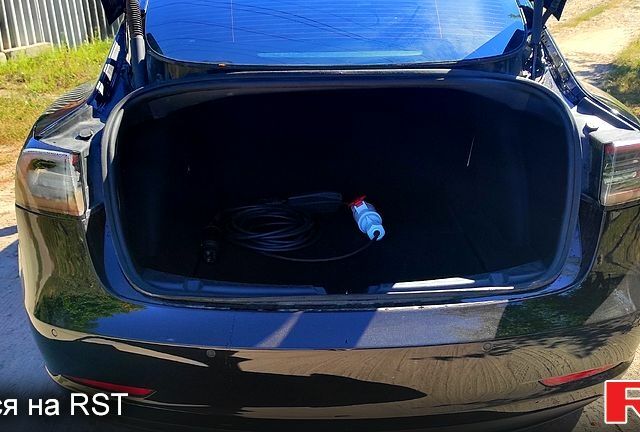 Чорний Тесла Модель 3, об'ємом двигуна 0.3 л та пробігом 120 тис. км за 17500 $, фото 5 на Automoto.ua