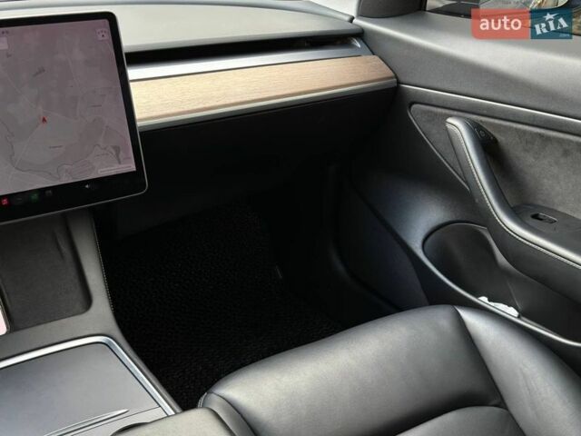 Черный Тесла Модель 3, объемом двигателя 0 л и пробегом 68 тыс. км за 17900 $, фото 13 на Automoto.ua