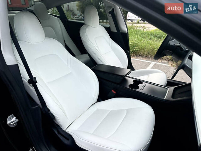 Черный Тесла Модель 3, объемом двигателя 0 л и пробегом 212 тыс. км за 18500 $, фото 4 на Automoto.ua
