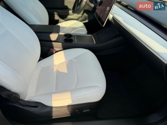 Черный Тесла Модель 3, объемом двигателя 0 л и пробегом 60 тыс. км за 21899 $, фото 31 на Automoto.ua