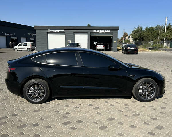 Чорний Тесла Модель 3, об'ємом двигуна 0 л та пробігом 49 тис. км за 25500 $, фото 6 на Automoto.ua