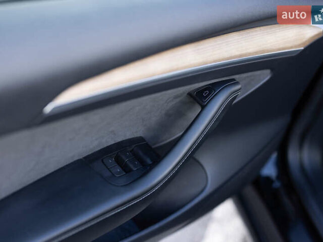 Чорний Тесла Модель 3, об'ємом двигуна 0 л та пробігом 37 тис. км за 24499 $, фото 17 на Automoto.ua