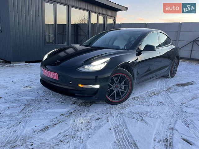Чорний Тесла Модель 3, об'ємом двигуна 0 л та пробігом 40 тис. км за 18500 $, фото 1 на Automoto.ua