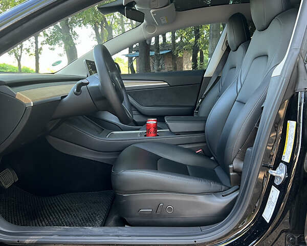 Чорний Тесла Модель 3, об'ємом двигуна 0 л та пробігом 54 тис. км за 19900 $, фото 2 на Automoto.ua