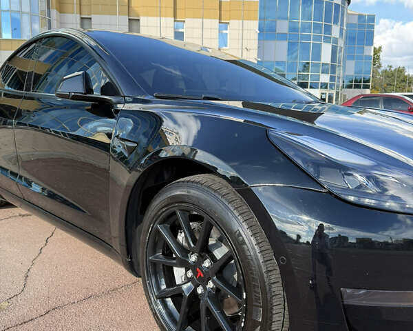 Чорний Тесла Модель 3, об'ємом двигуна 0 л та пробігом 45 тис. км за 18500 $, фото 7 на Automoto.ua