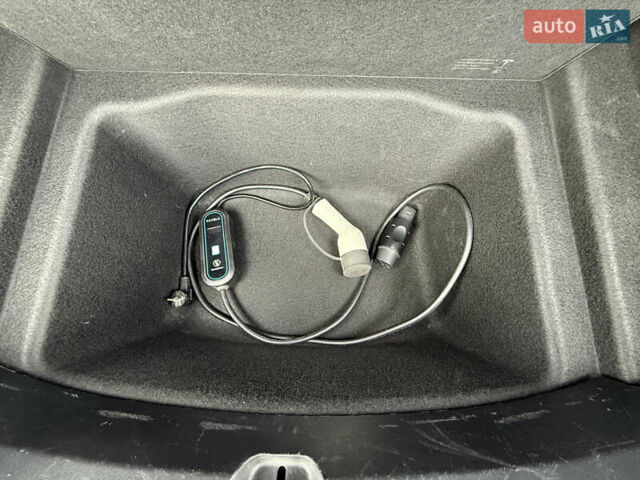 Черный Тесла Модель 3, объемом двигателя 0 л и пробегом 116 тыс. км за 20999 $, фото 38 на Automoto.ua