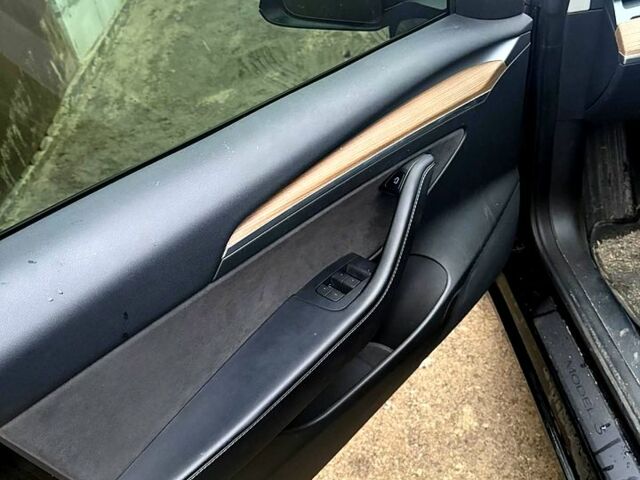 Чорний Тесла Модель 3, об'ємом двигуна 0 л та пробігом 80 тис. км за 20500 $, фото 6 на Automoto.ua