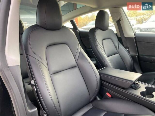 Чорний Тесла Модель 3, об'ємом двигуна 0 л та пробігом 49 тис. км за 20600 $, фото 16 на Automoto.ua