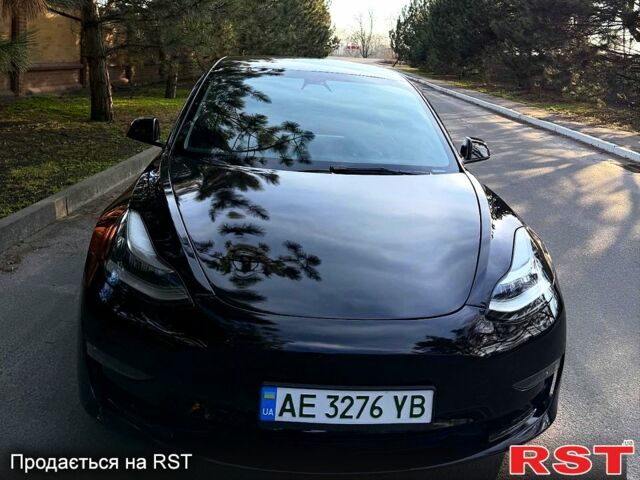 Чорний Тесла Модель 3, об'ємом двигуна 55 л та пробігом 161 тис. км за 16999 $, фото 1 на Automoto.ua