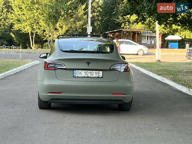 Чорний Тесла Модель 3, об'ємом двигуна 0 л та пробігом 62 тис. км за 17999 $, фото 6 на Automoto.ua