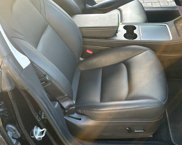 Тесла Модель 3 2022 у Рівному на Automoto.ua Чорний Тесла Модель 3, об'ємом двигуна 0 л та пробігом 78 тис. км за 19800 $, фото 18 на Automoto.ua