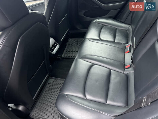 Чорний Тесла Модель 3, об'ємом двигуна 0 л та пробігом 154 тис. км за 17399 $, фото 14 на Automoto.ua