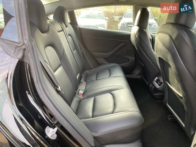 Чорний Тесла Модель 3, об'ємом двигуна 0 л та пробігом 49 тис. км за 20600 $, фото 13 на Automoto.ua