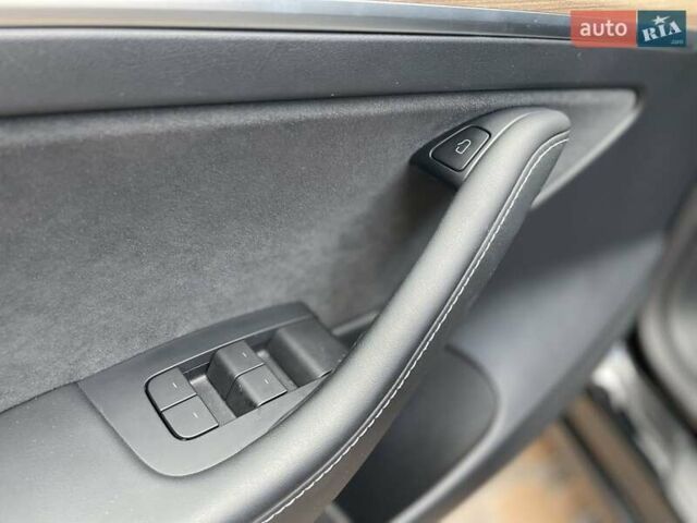 Чорний Тесла Модель 3, об'ємом двигуна 0 л та пробігом 90 тис. км за 30000 $, фото 17 на Automoto.ua