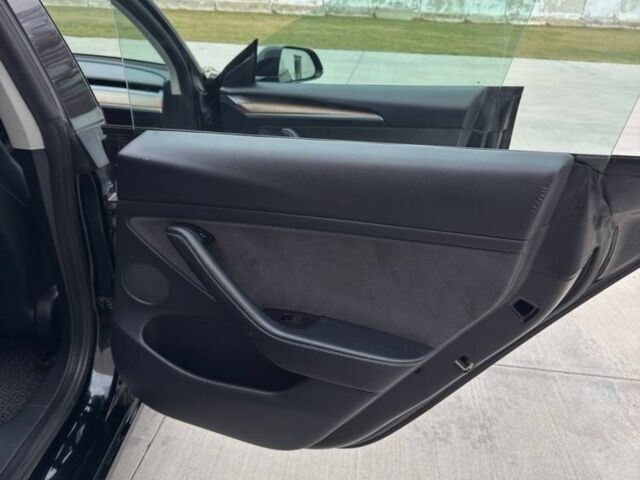 Черный Тесла Модель 3, объемом двигателя 0 л и пробегом 188 тыс. км за 16400 $, фото 10 на Automoto.ua