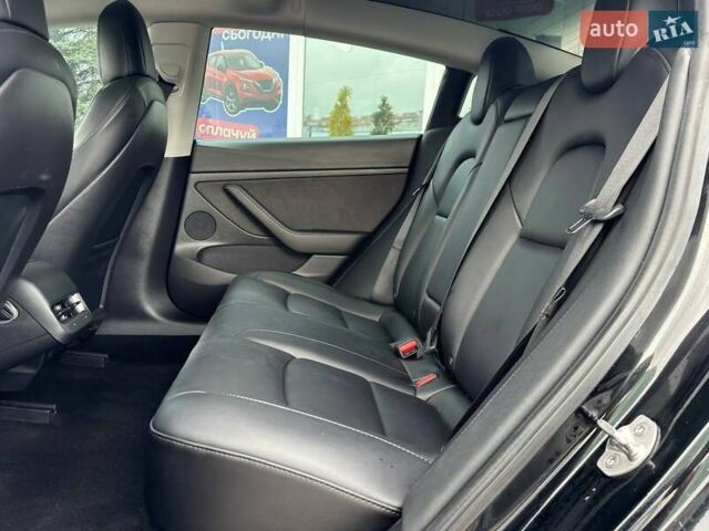 Чорний Тесла Модель 3, об'ємом двигуна 0 л та пробігом 75 тис. км за 27500 $, фото 11 на Automoto.ua