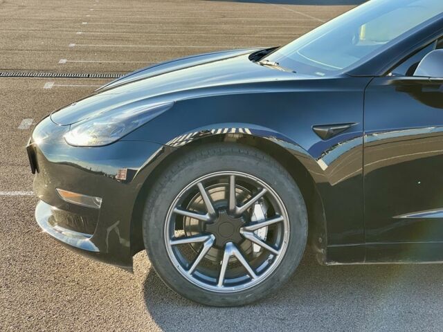 Чорний Тесла Модель 3, об'ємом двигуна 0 л та пробігом 14 тис. км за 19999 $, фото 6 на Automoto.ua