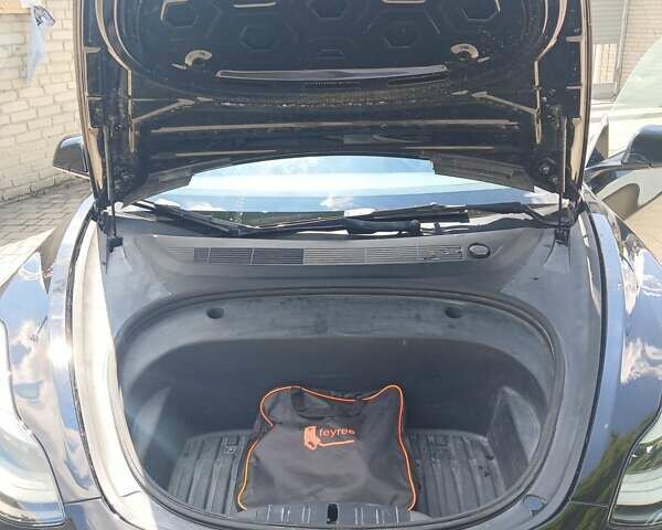 Чорний Тесла Модель 3, об'ємом двигуна 0 л та пробігом 50 тис. км за 21890 $, фото 6 на Automoto.ua