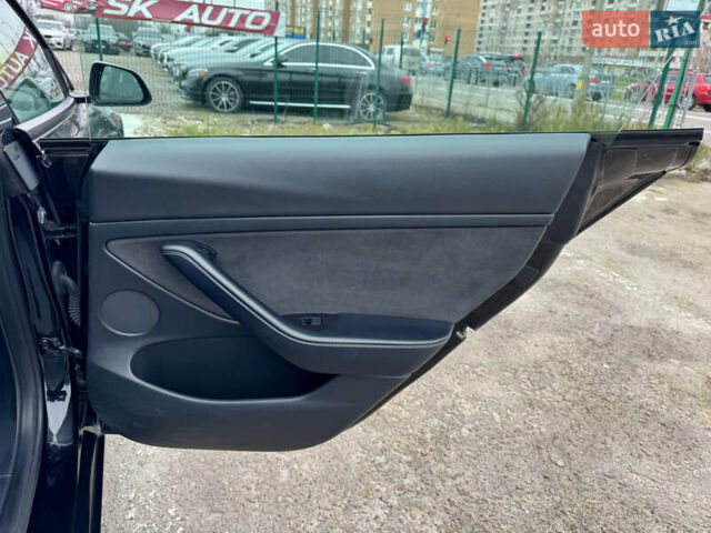 Чорний Тесла Модель 3, об'ємом двигуна 0 л та пробігом 160 тис. км за 17999 $, фото 32 на Automoto.ua