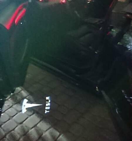 Черный Тесла Модель 3, объемом двигателя 0 л и пробегом 202 тыс. км за 17000 $, фото 27 на Automoto.ua