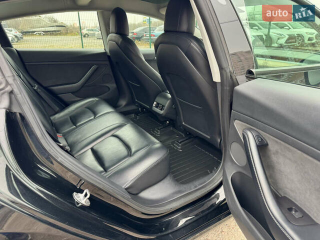 Чорний Тесла Модель 3, об'ємом двигуна 0 л та пробігом 160 тис. км за 17999 $, фото 11 на Automoto.ua