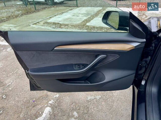 Чорний Тесла Модель 3, об'ємом двигуна 0 л та пробігом 160 тис. км за 17999 $, фото 25 на Automoto.ua