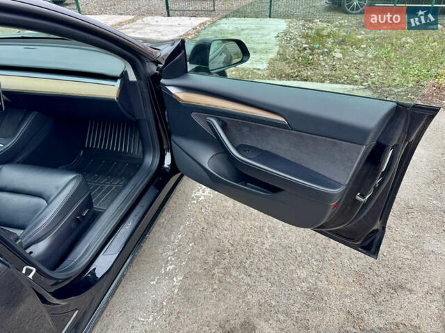 Чорний Тесла Модель 3, об'ємом двигуна 0 л та пробігом 160 тис. км за 17999 $, фото 35 на Automoto.ua